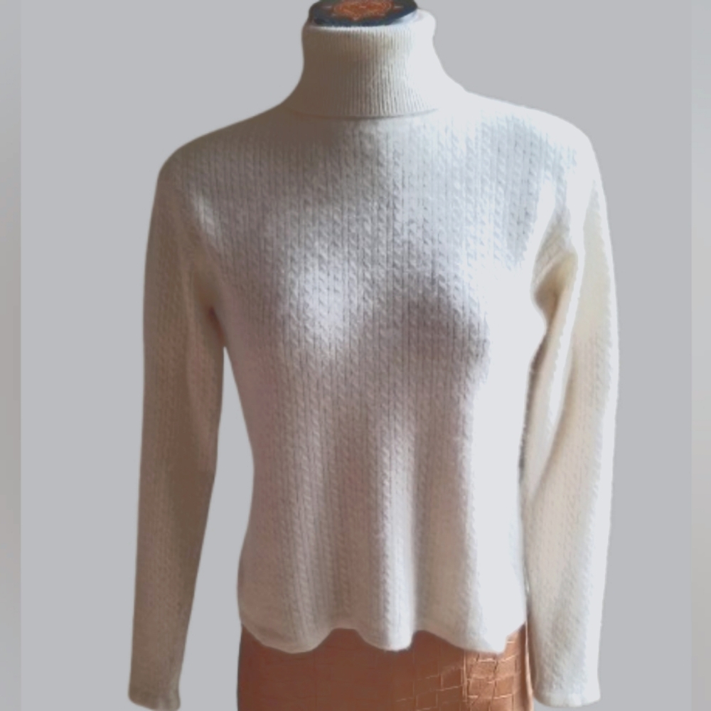 Off-White, Long Sleeved, Cable Knit Cashmere T-Neck Sweater